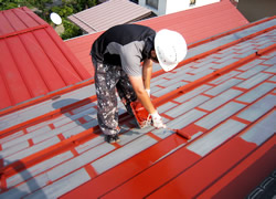 屋根塗装 サビ止め塗り